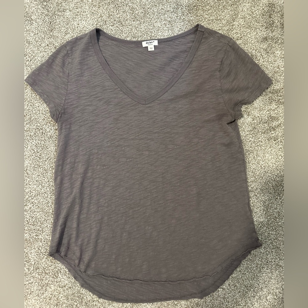 Dylan V Neck everyday tee